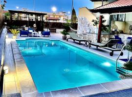 Luena Home Luxury Apartment, hôtel avec piscine à Brusciano
