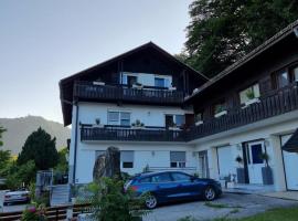 Ferienhaus Burgblick: Treffen şehrinde bir ucuz otel