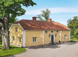 12 person holiday home in HOVA, hotel in Hova