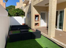 A Family house in Santa Cruz, Torres Vedras, holiday home in Silveira