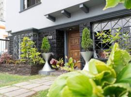 Centric big old house, roomy, petfriendly and renovated, hotel a Lima