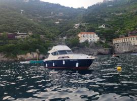 Amalfi Coast Yacht、ミノーリの船上ホテル