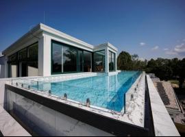 Villa Bauhaus Dream Deluxe, homestay di Siofok