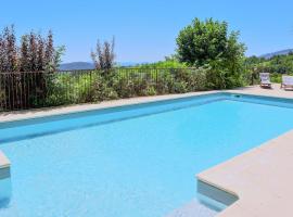 Amazing Home In Mercuer With Outdoor Swimming Pool, Wifi And 1 Bedrooms, hôtel avec parking à Mercuer
