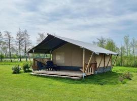 Luxury glamping near the Frisian waters, Hotel in De Veenhoop
