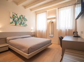 Maison Calcirelli rooms, hotel cerca de Arena de Verona, Verona