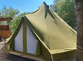 LJUBAC GLAMPING BELL TENT Robinson, razkošni šotor v mestu Ljubač