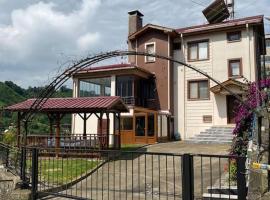 Nesli Villa & Bungalow - Dubleks Bahçeli Villa, cabaña o casa de campo en Yanıkdağ