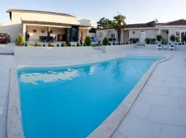 Reshkov Pool Apartments