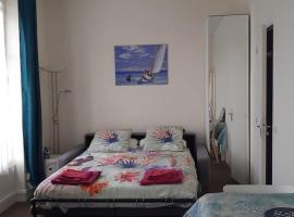 Cabourg Charmant studio centre ville RUE DE LA MER, holiday rental in Cabourg