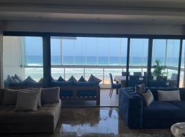 Appartement de luxe, front de mer Plage des nations, מלון בסאלה