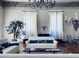 ホテル パラッツォ ピッコロミニ、オルヴィエートの駐車場付きホテル