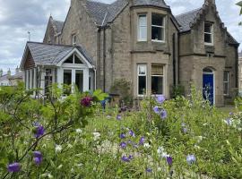 Pansija Glen Lyon Lodge Bed and Breakfast pilsētā Nērna