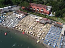 Marea Luxury Rooms, hotelli kohteessa Vico Equense