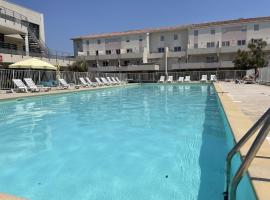 Sol-y-Days Cap Camargue, Grand duplex 6 couchages résidence de Tourisme avec piscine, hotel with jacuzzis in Le Grau-du-Roi