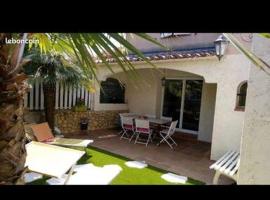 MAISON CENTRE VILLAGE PROCHE MER, hotel di Saint-Cyr-sur-Mer