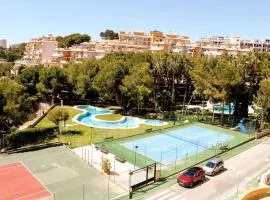 Apartamento con vistas, piscina, tenis y cine