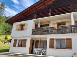 Les Granges 2 chambres et terrasse au soleil, hotel em La Clusaz