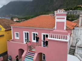 The Pink House, hostel in Faja Grande