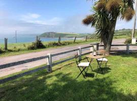 Harbour View Cottage, Rochespoint, Cork Harbour, accommodation in Midleton