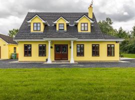Yellow House – hotel dla rodzin w mieście Westport