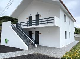 Apartamentos 4 estações, Hotel in Faja Grande
