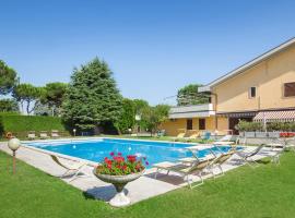 Luxury Penthouse/Pool/50m to lake, luxury hotel in Bardolino