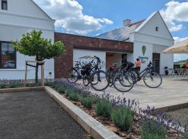 ZÁNKAPU -Hotel for You- Adult & Bike Friendly 3-Room B&B with Local Wine, Terrace & Káli-medence Experience, motel en Zánka