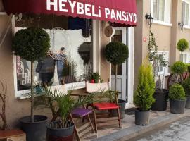 Viesnīca ar autostāvvietu Heybeliada Pansiyon Stambulā