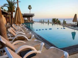 O Beach Hotel & Resort, hotel sa Swemeh