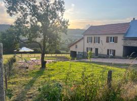 Maison vue superbe, 1-6 pers, Teilhet, Auvergne, hotel with parking in Teilhet
