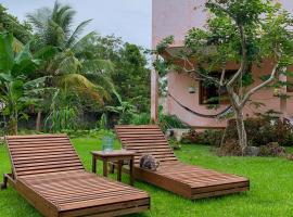 BAHIA BEACH HOUSE Casa de praia Ilha de Itaparica، فندق مع موقف سيارات في فيرا كروز دو إيتاباريكا