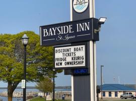 Bayside Inn, parkolóval rendelkező hotel Saint Ignace-ben
