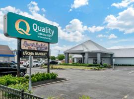 Quality Inn & Suites Banquet Center, hótel í Livonia