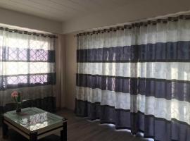 Nadi Town Newly Renovated 2nd Floor Suite with Large Terrace, розміщення в сім’ї у Наді