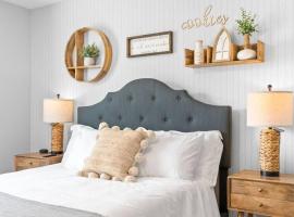 One-Of-A-Kind Smart, Cookie Themed Home For Up to 6, hotel in Clarksville