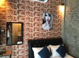Bluemoon 5 minutes walk to the beach, apartment in Ko Samed