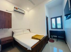 SRI BALAJI LODGING, hotel sa Tiruchendur