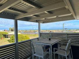 Unit 54 Seafront Estate โรงแรมในจูเรียนเบย์