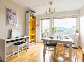 Oslo: Quiet and cosy home with garden and free parking, דירה בGrorud