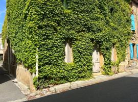 Gîte de charme ( les grands buffets), aluguel de temporada em Bizanet