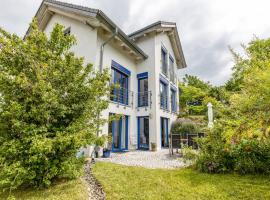 Geräumige Ferienwohnung mit Garten, hotel with parking in Denkingen