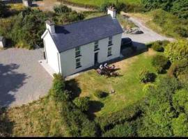 Idyllic Family farmhouse in beautiful West Cork, cabaña o casa de campo en Skibbereen