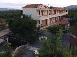 Hotel Takis
