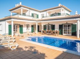 Villa Isa - Heated Pool - Free wi-fi - Air Con, hotell i Guia