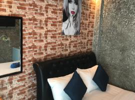 Bluemoon 10 guests Home – hotel w mieście Ko Samet