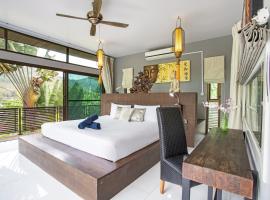 Luxury 6BR Pool Villa Oxavia next to NaiHarn Beach, luksushotel i Rawai Beach