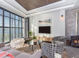 Kalkbay Harbour Retreat, hotel with parking in Cape Town