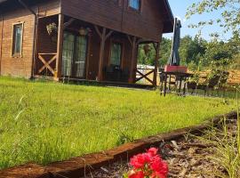 Wooden Holiday Home in Skrzynia with Terrace, hotel di Osiek