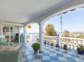 Caleta del Sol con piscina terraza y playa, casa de muntanya a Caleta de Vélez